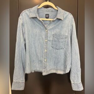GAP Medium Wash Chambray Denim cropped button down shirt